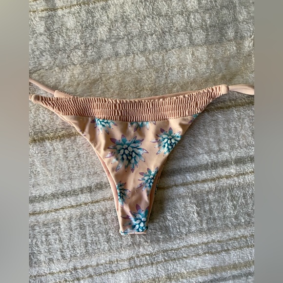 Tori Praver Medium bottoms! - Picture 2 of 4